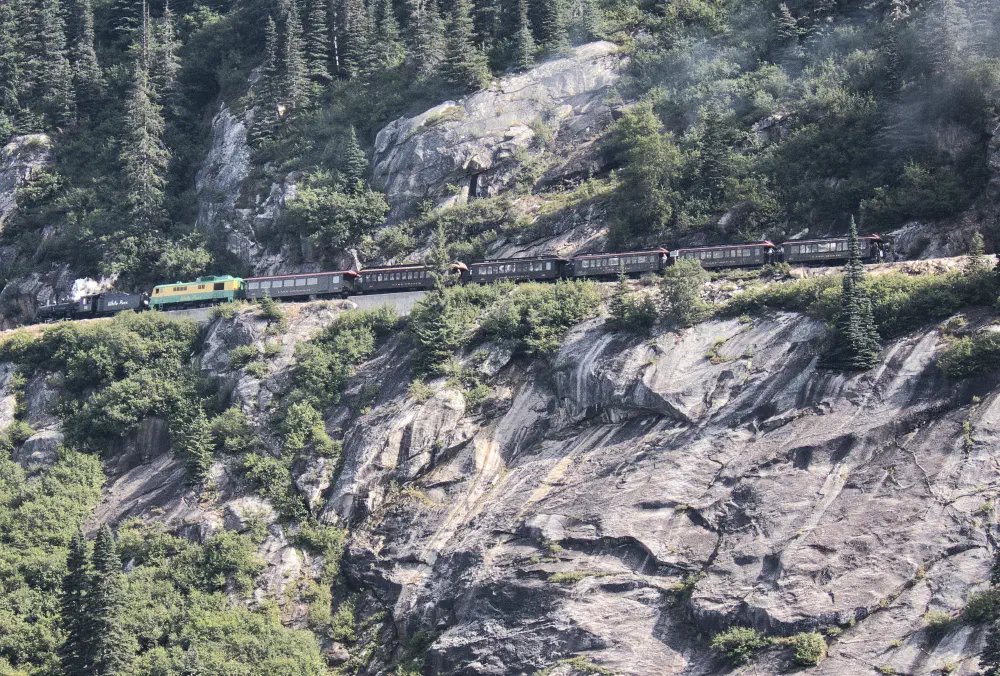 The White Pass train, the more modern way to ascend and descend the canyon